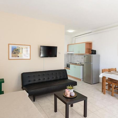 פוליכרונו Ariana Apartments מראה חיצוני תמונה